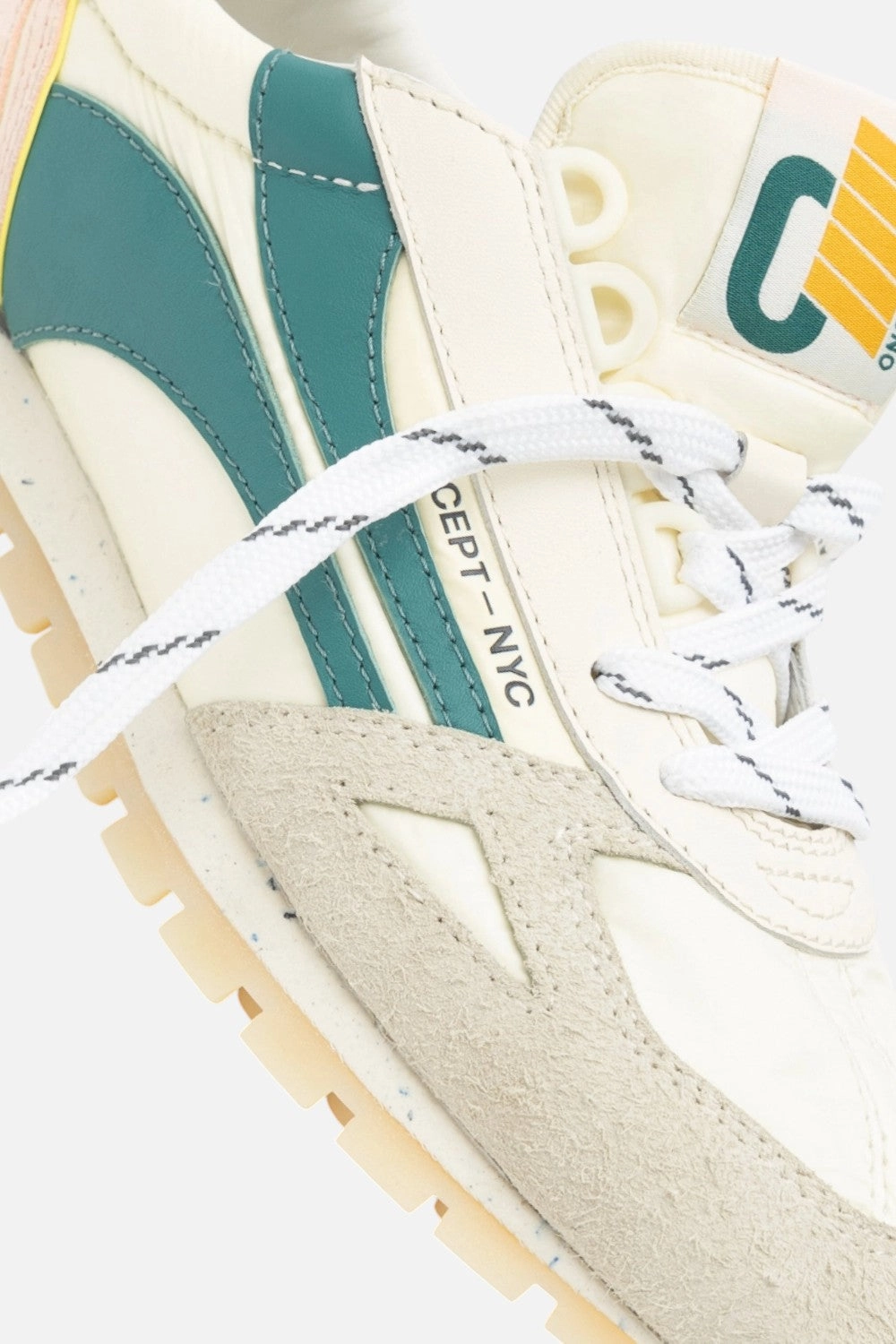 Oncept Toronto in Everglade Multi Comfortable Linings