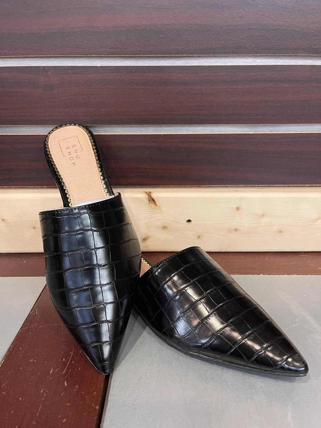 Comfort Sandal Shoes Stretchable Material Agatha Closed Toe Sandals In Black