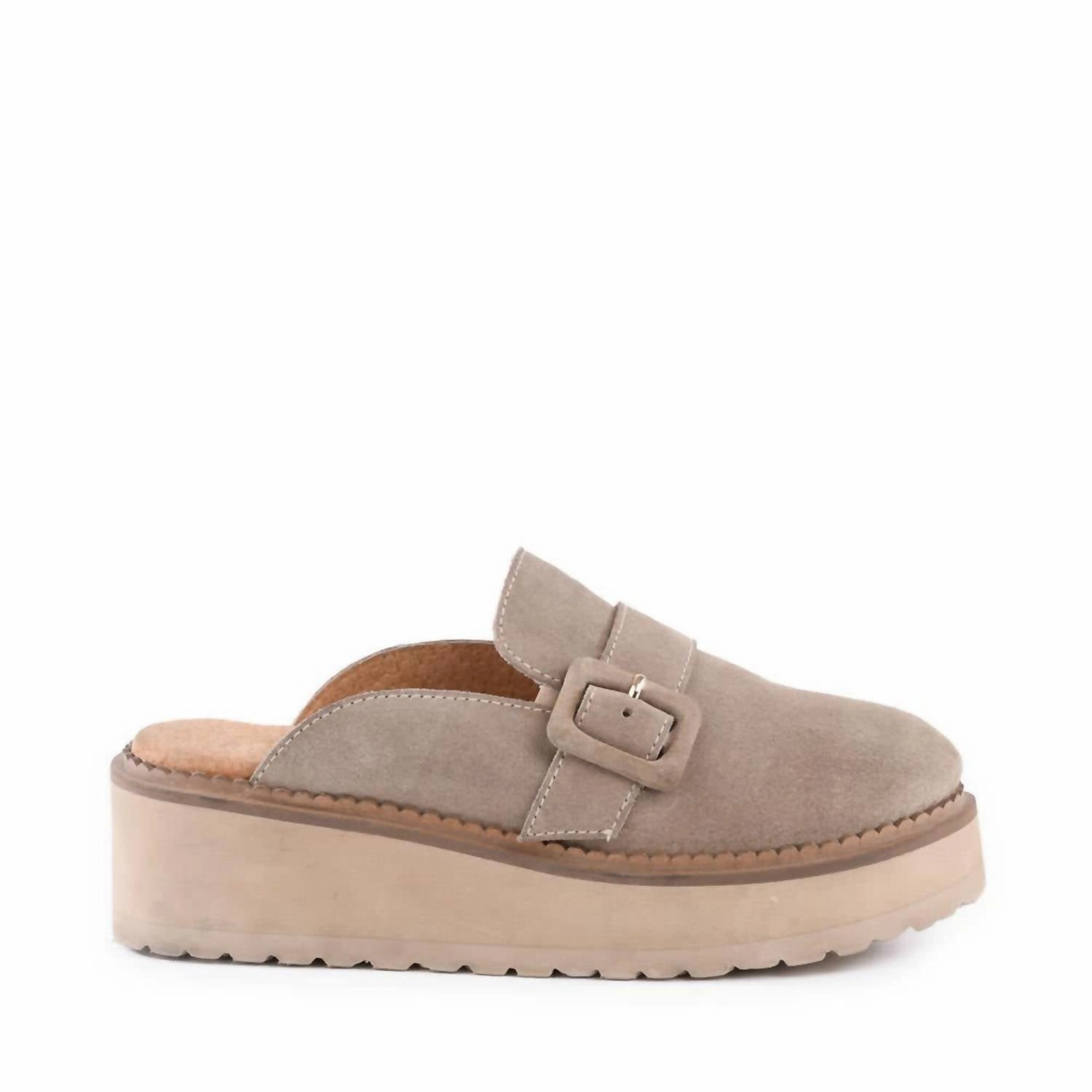 Women Come Together Platform Clog In Sand Suede Temperature Regulating Ultimate Performance