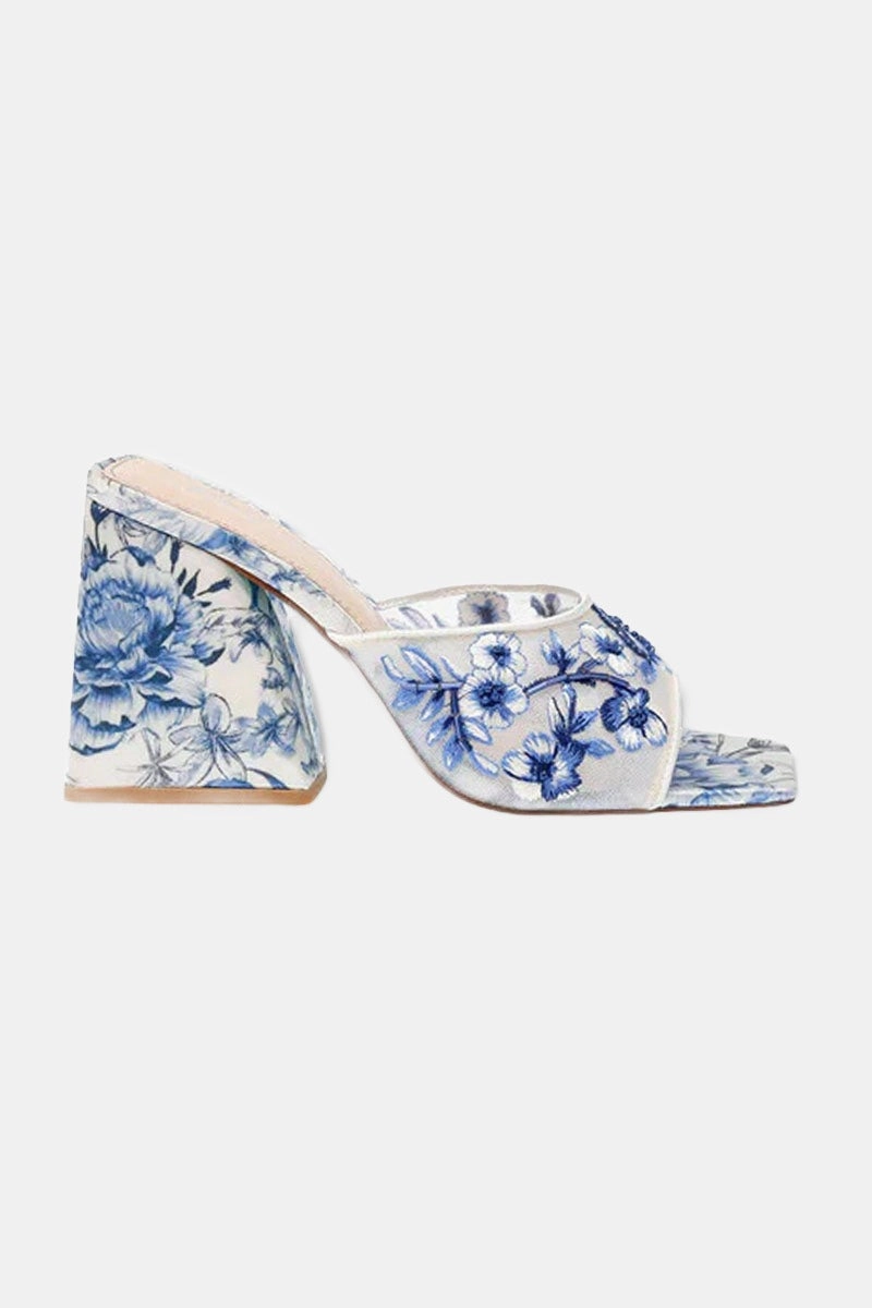 Comfort Fit Lightweight Design Betsy Johnson Roo Heels in Blue Floral
