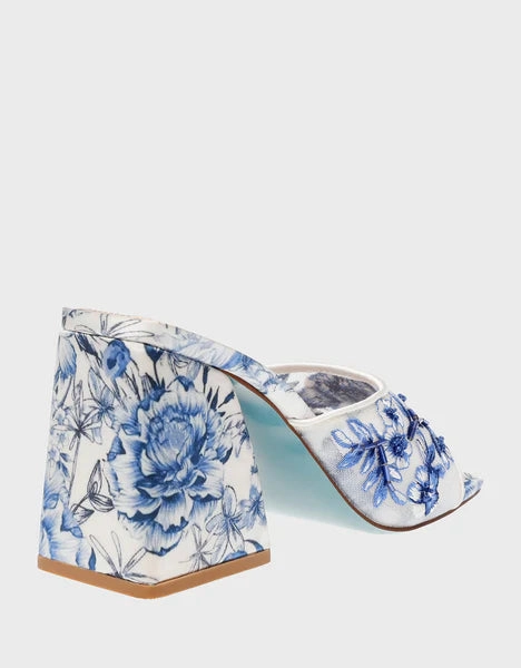 Soft Interior Betsy Johnson Roo Heels in Blue Floral