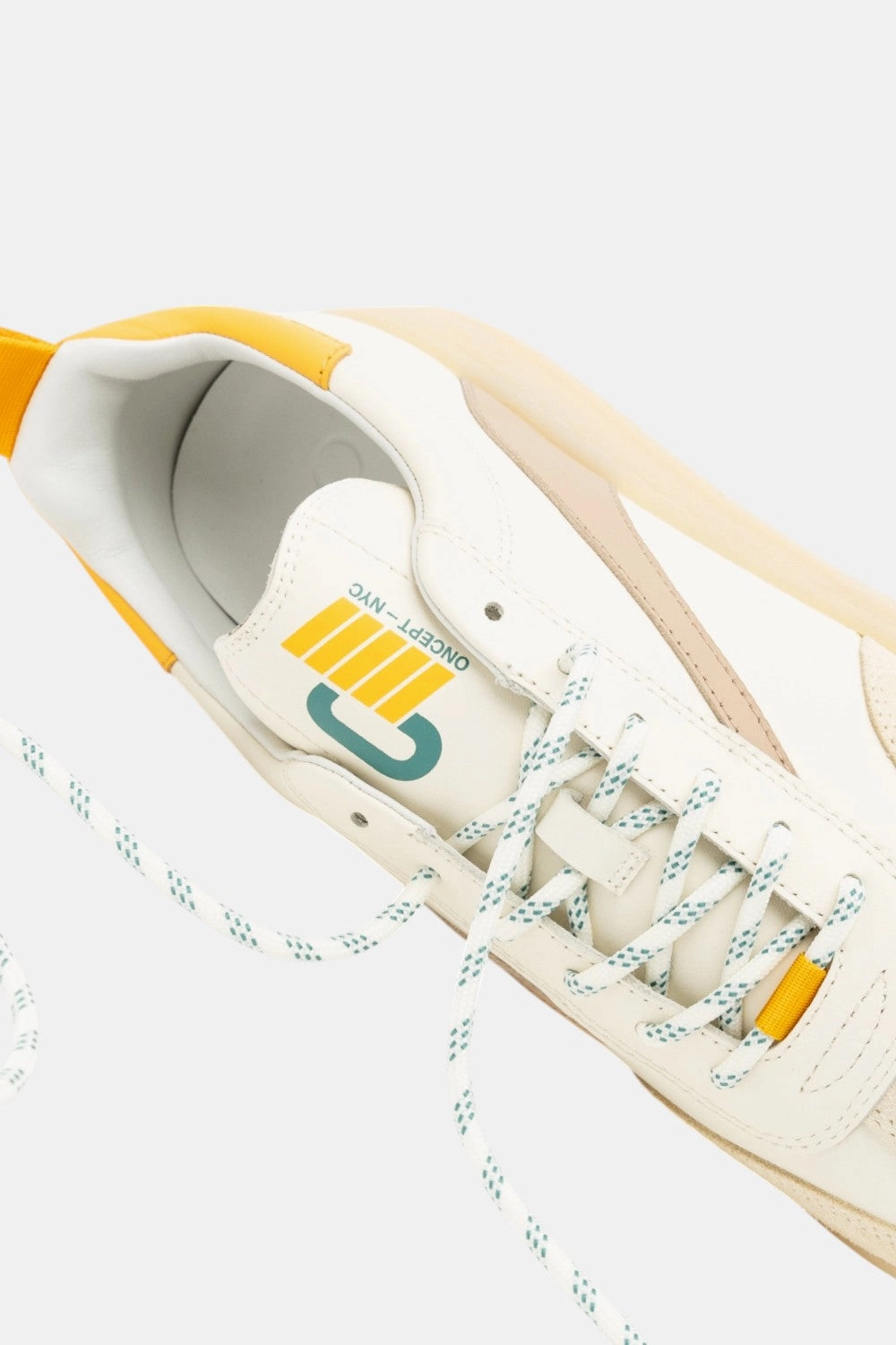 Oncept Panama in Vanilla Seamless performance Trail Style