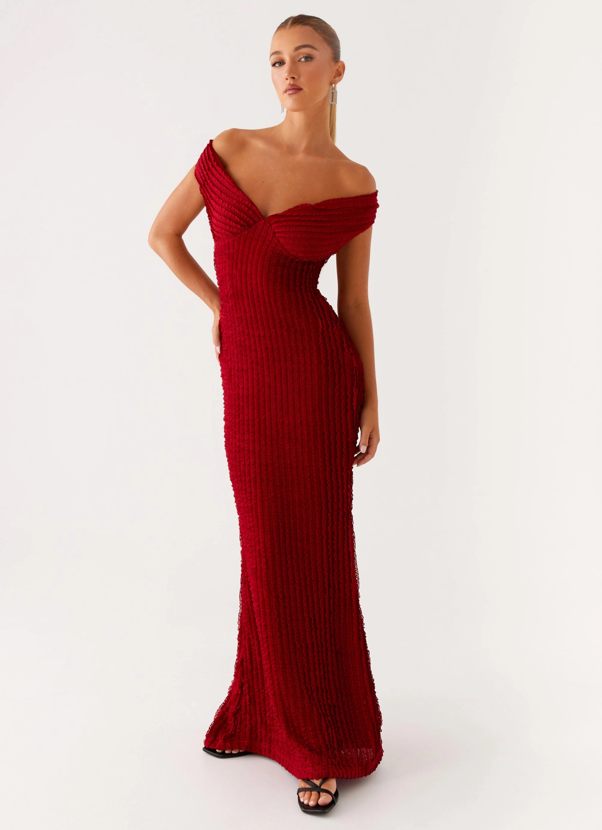 Chantelle Maxi Dress - Red Fitted Mood Light Outfit