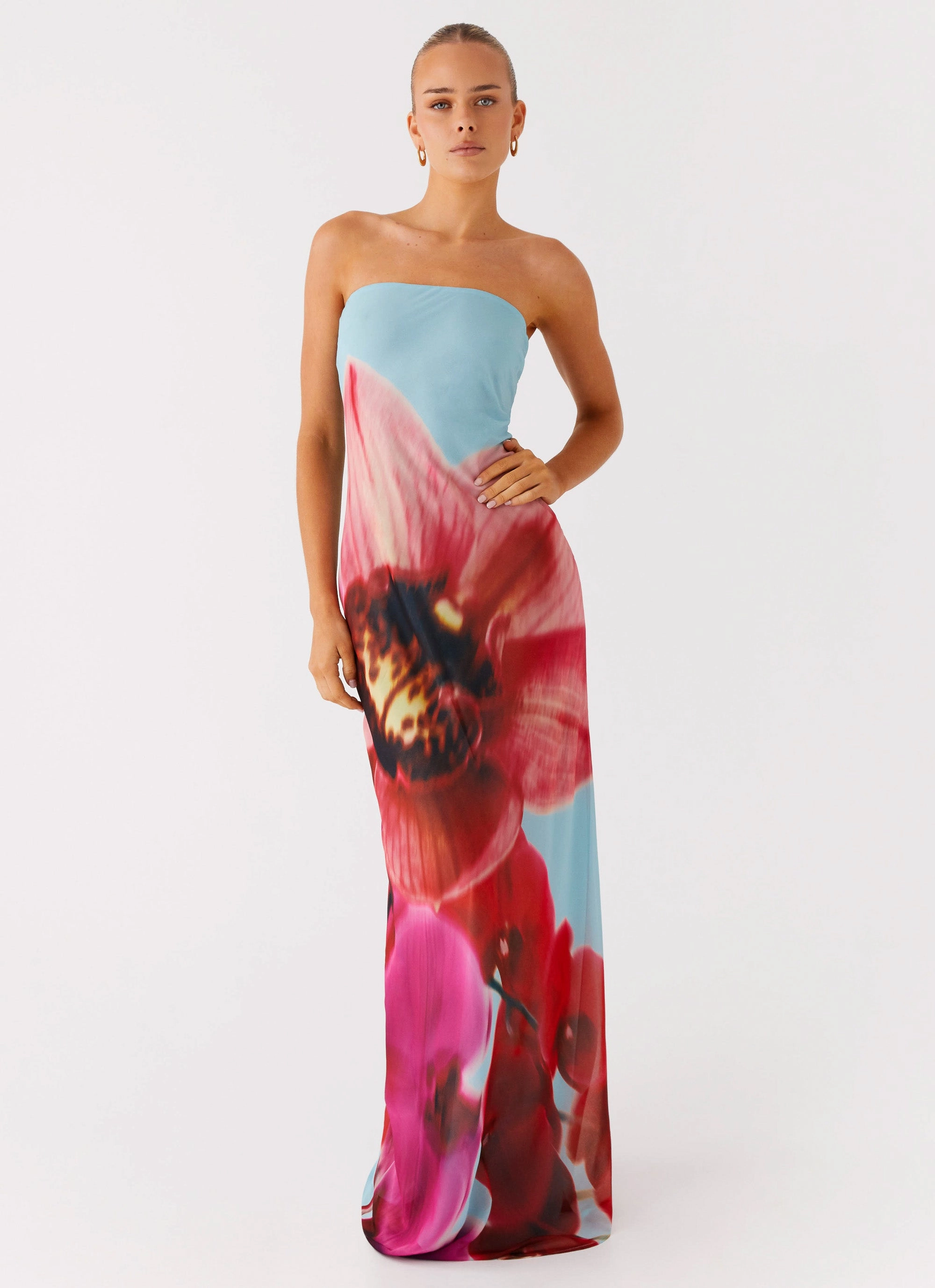 Amelle Maxi Dress - Turquoise Bloom Sleek Touch Elegant Style