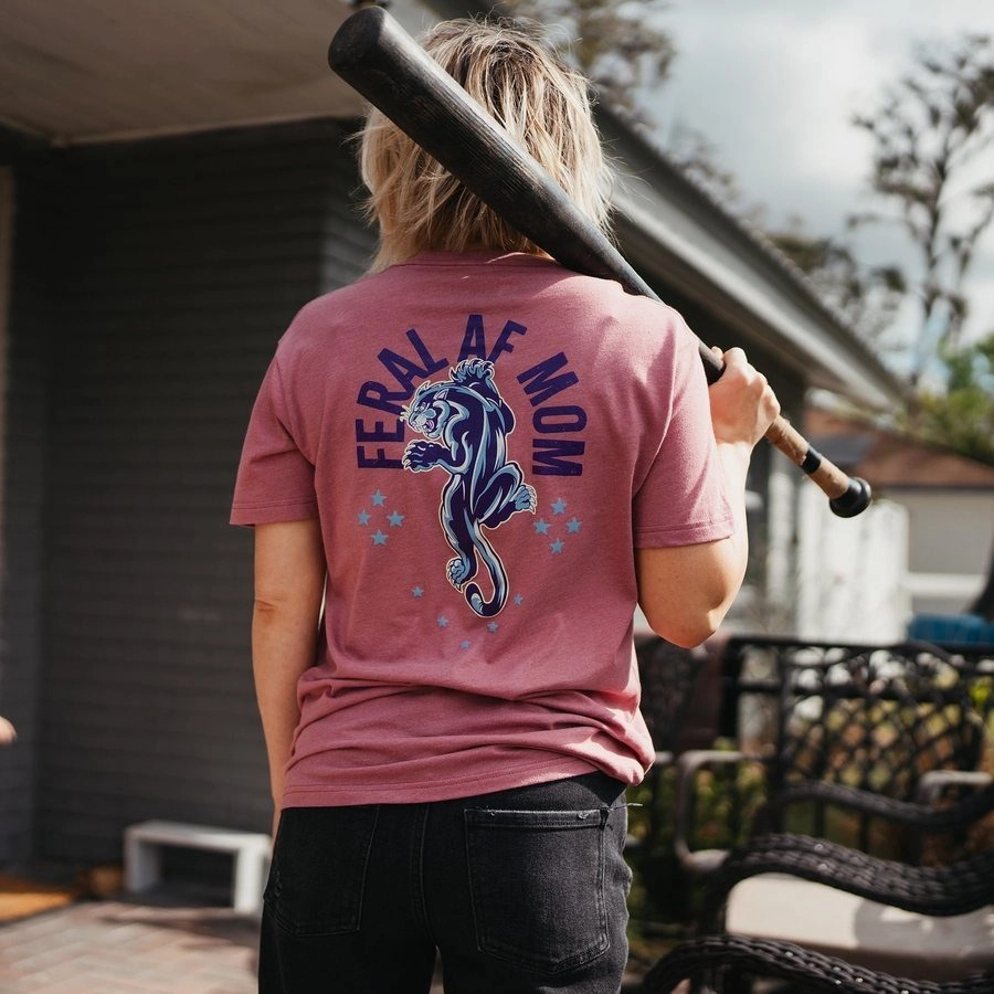 Casual Everyday Women's Feral AF Mom Boyfriend Fit T-Shirt - Heather Mauve