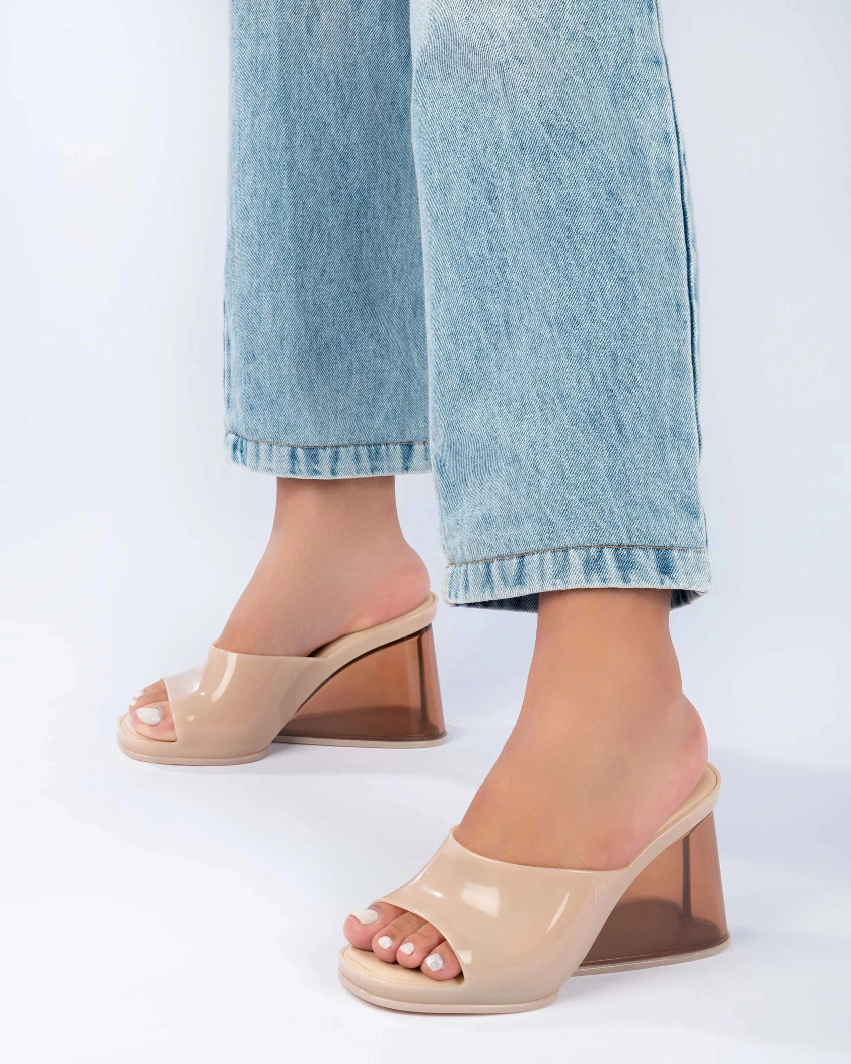 Everyday Feel hip look Melissa Darling Wedge Sandals in Beige