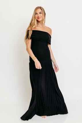 Elina Maxi Dress in Black Dinner Outfit