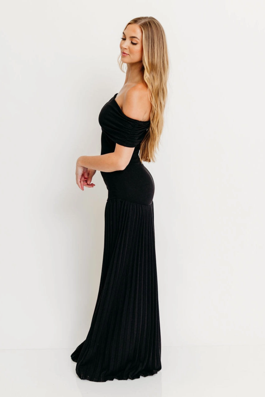 AntiStaticMaterial Sophisticated cocktail dress Elina Maxi Dress in Black