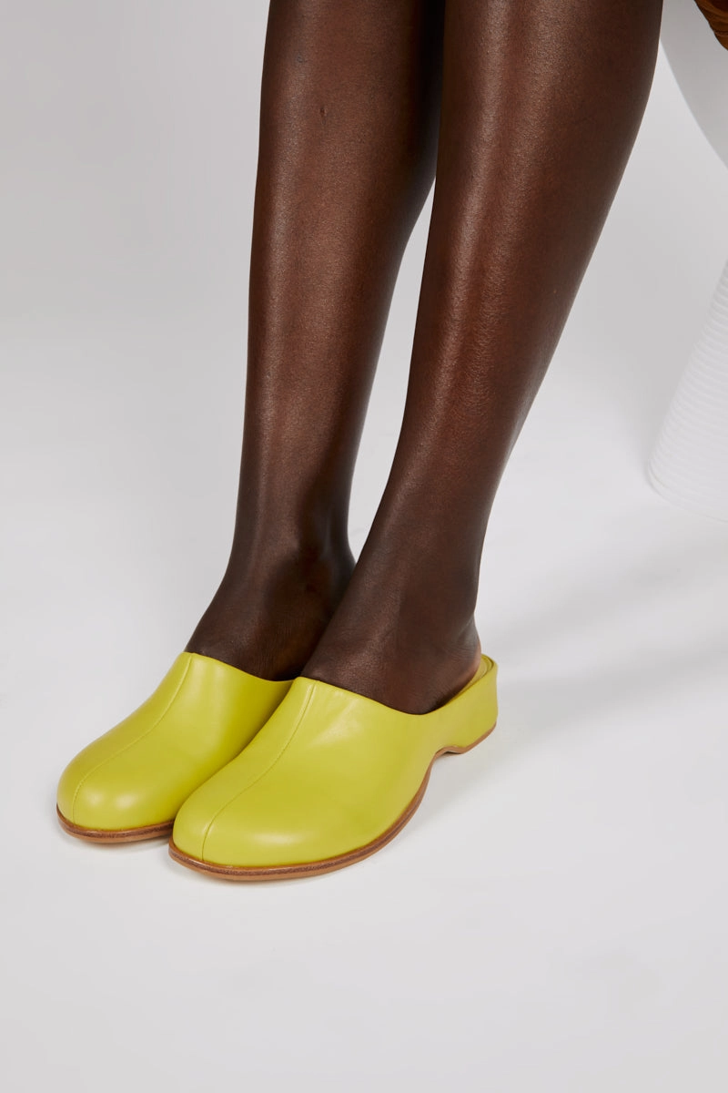 Supportive Design Washable Intentionally Blank Shift Bubble Clog in Wasabi