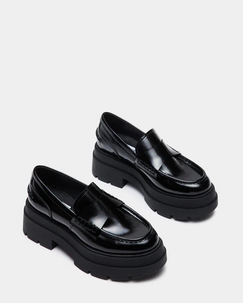Comfort footbed Steve Madden Gaven Loafer in Black Leather