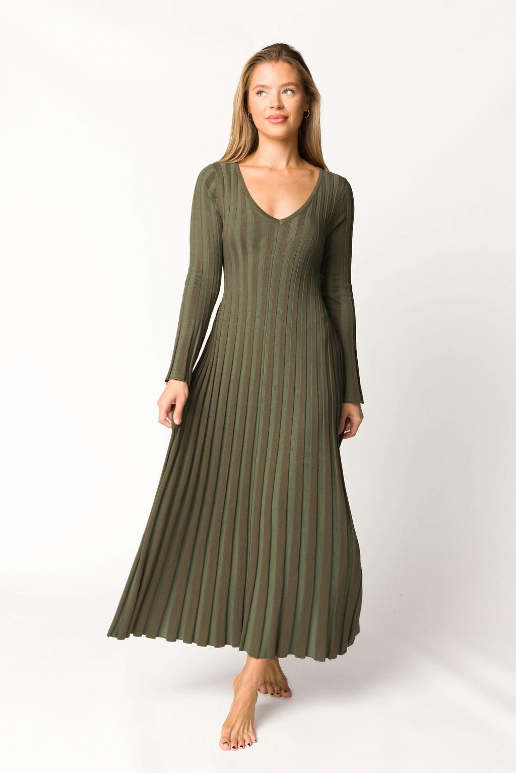 Cute Glow Shine Skin Hadley Long Sleeve V-Neck Knit Maxi Dress in Olive- Bump Friendly