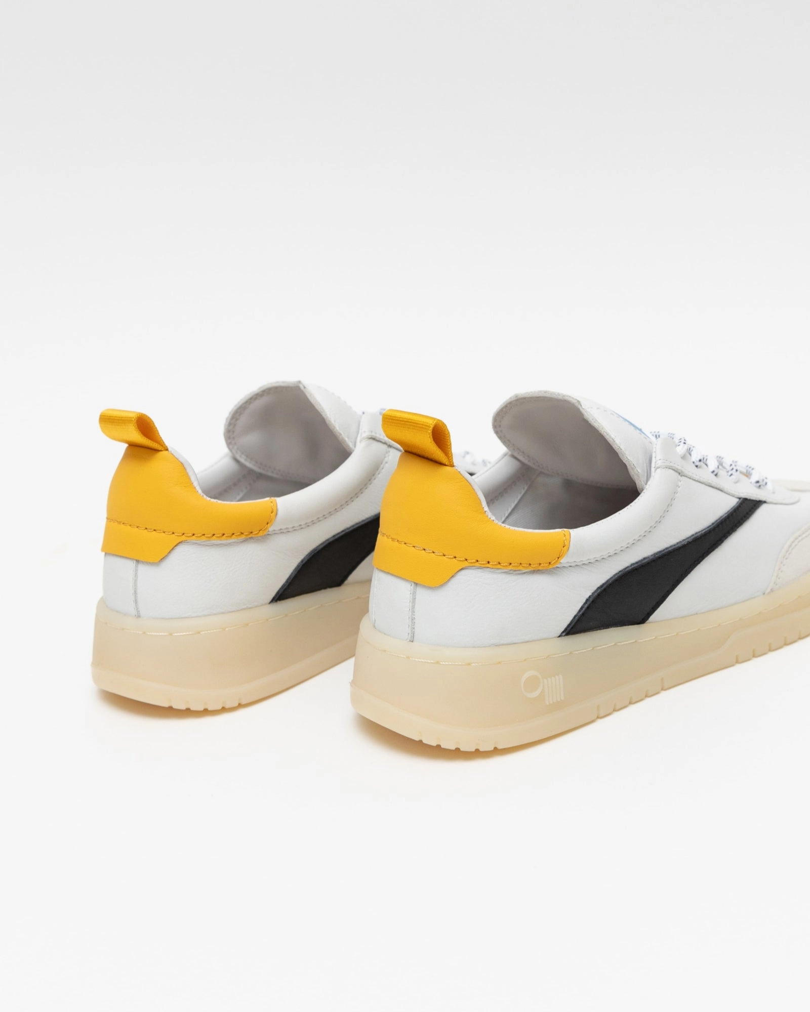 Oncept Panama Sneakers in Night Light Mobility Balance Motion