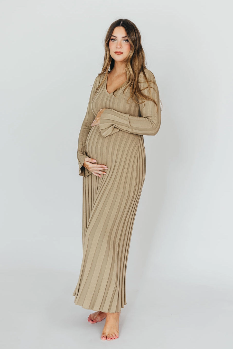 Trend Smart Hadley Long Sleeve V-Neck Knit Maxi Dress in Dune
