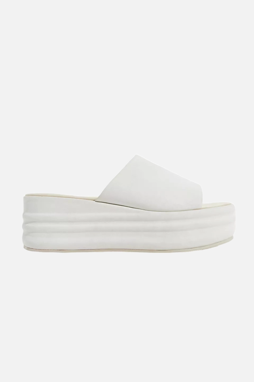 Free People Shoes Harbor Flatform Sandals in Vanilla Relaxation Shoes
