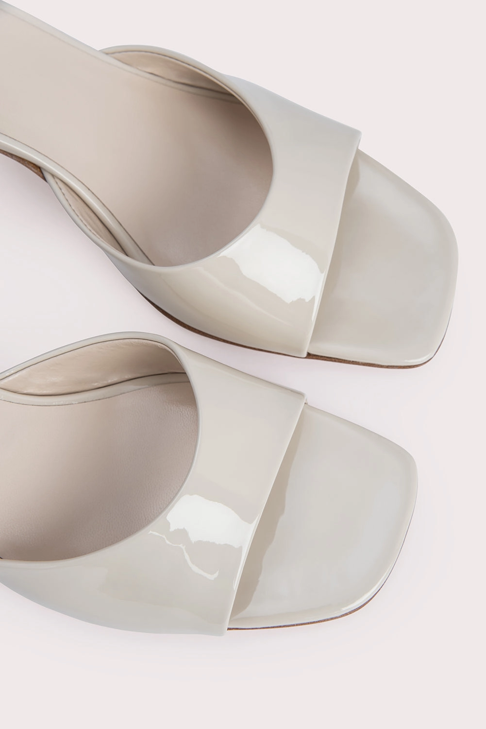 Romy Oatmilk Patent Leather Classic Appeal Smart Vibe