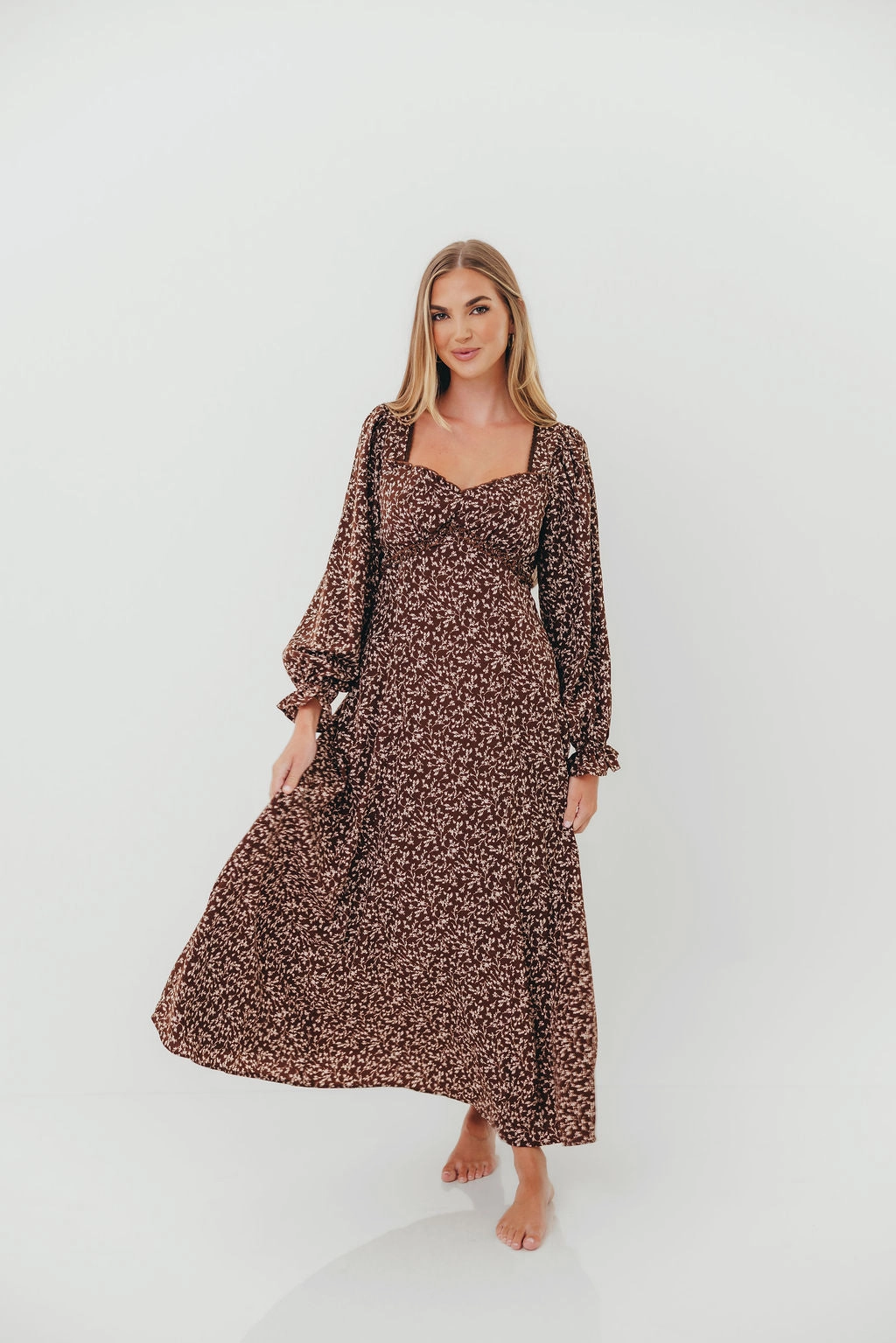 Halter-Neck Balanced Shape Erin Floral Maxi Dress in Mocha