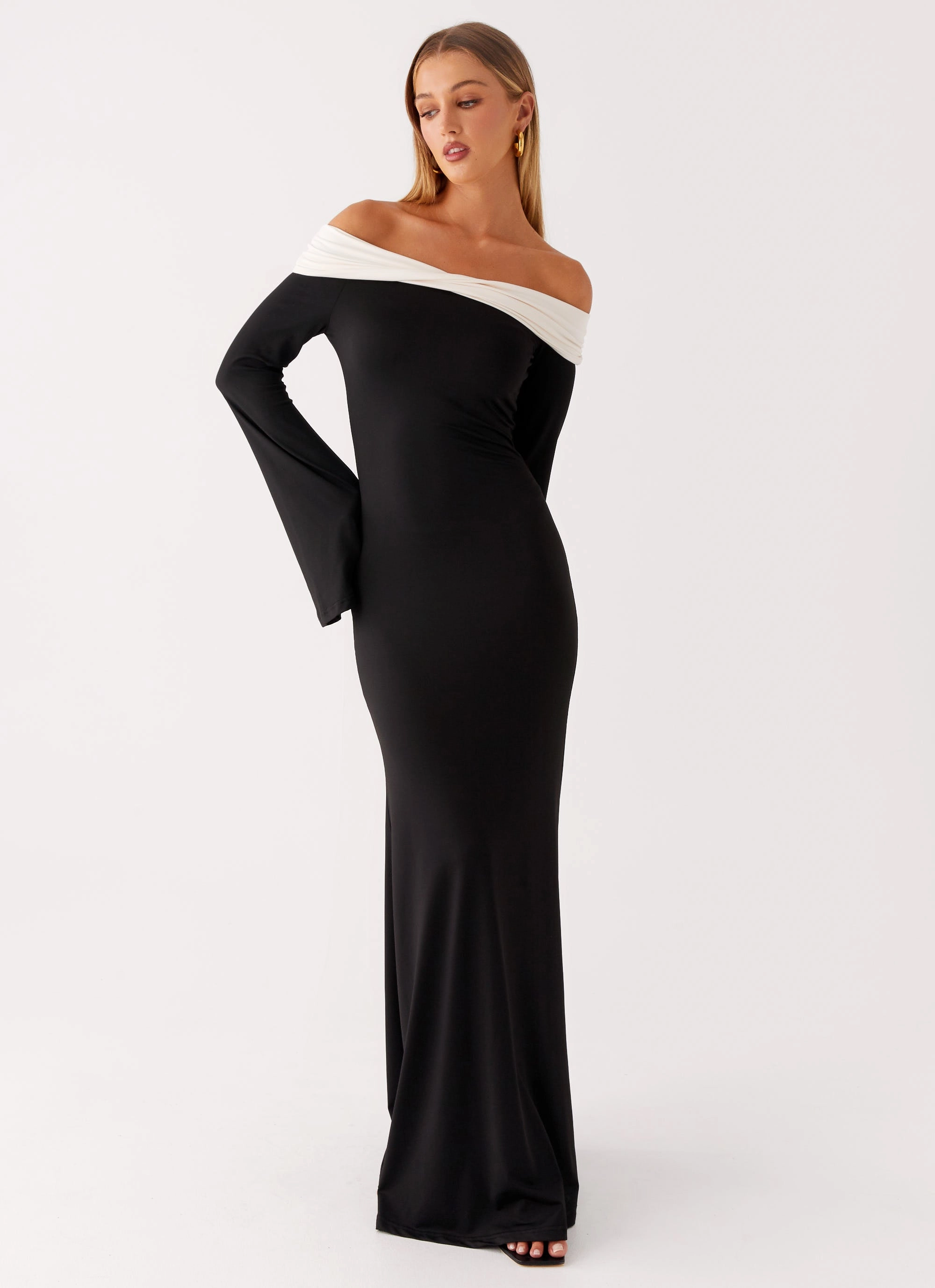 Timeless slip dress Smart Fit Wear Hits Different Long Sleeve Maxi Dress - Black