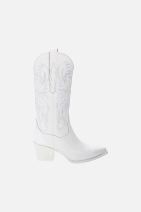 Low Maintenance Weekend Trip Jeffrey Campbell Dagget Boot In White Combo