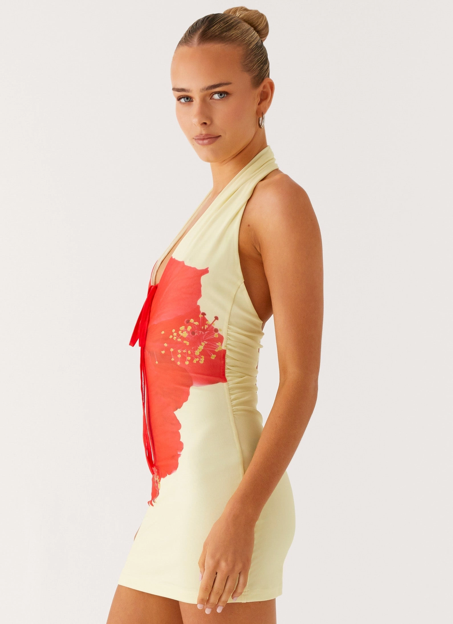 Timeless Wearable Fitted waist Know You Better Mini Dress - Scarlet Floral