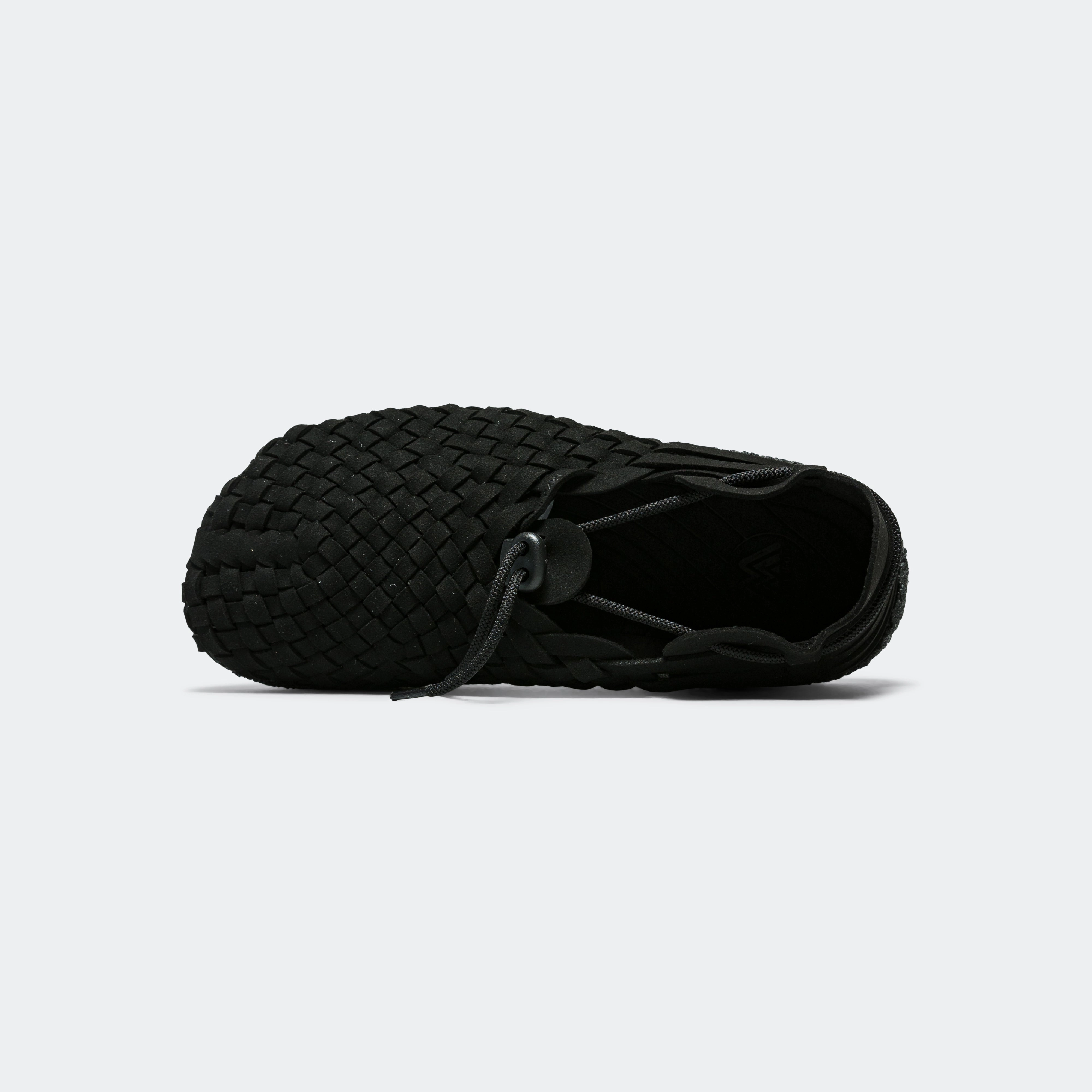 Latigo - Black/Black Ergonomic Design Quick Dry Lining