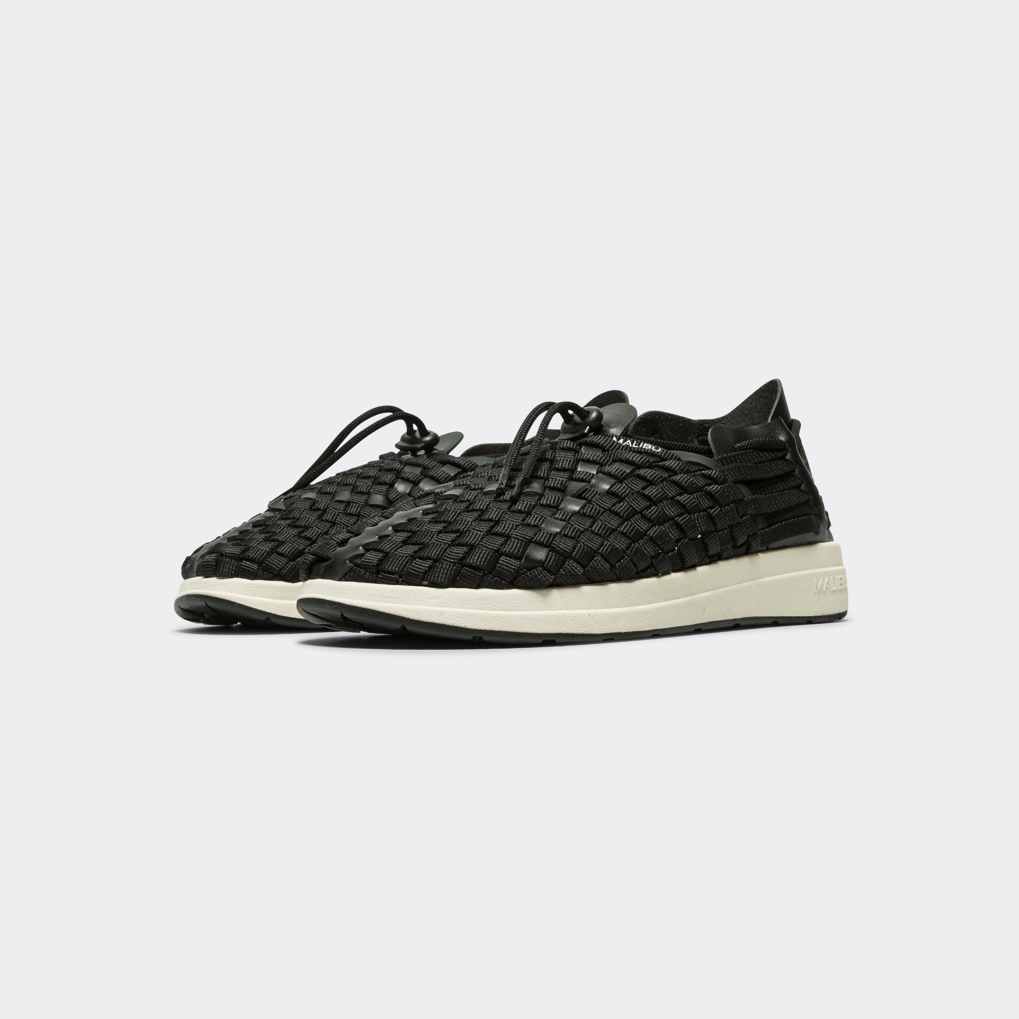 Stylish and Comfortable Market Walk Latigo - Black/Off-White