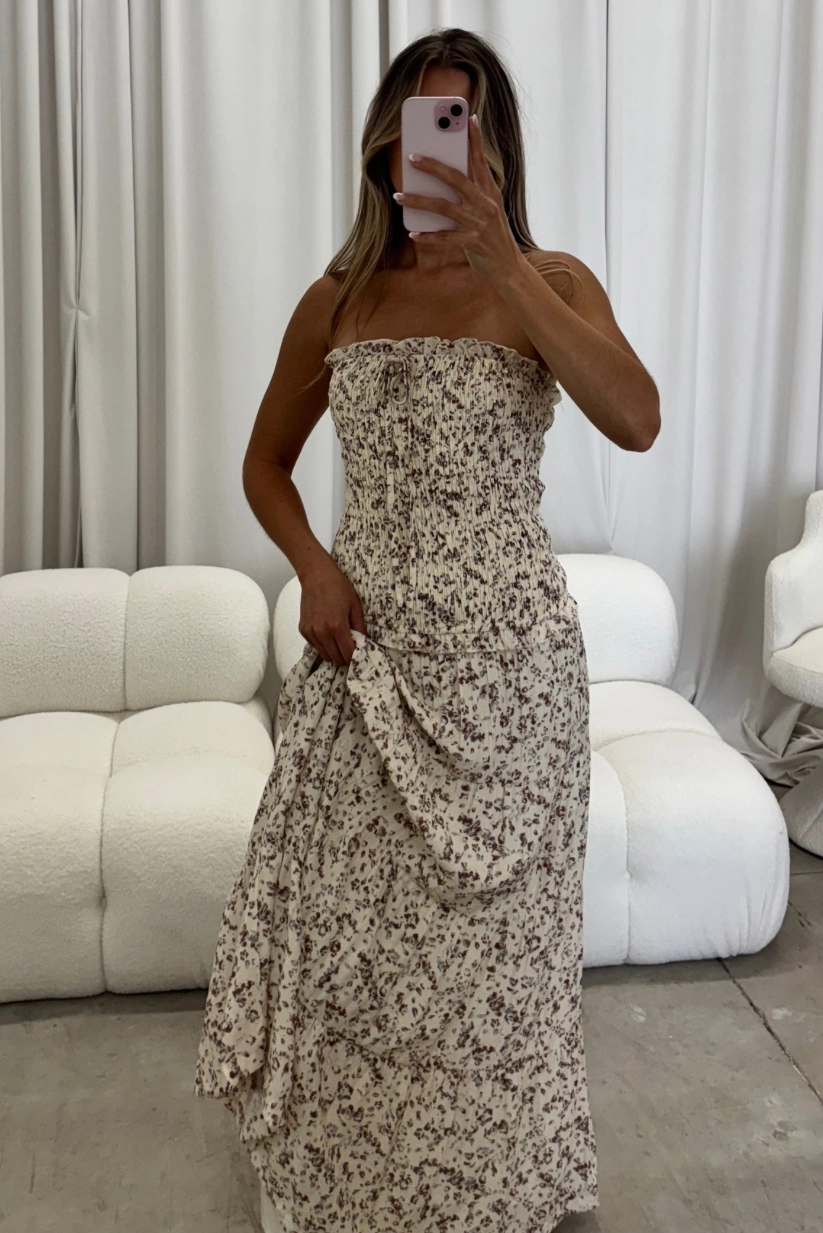 Stylish Pick Curve-Enhancing Lyra Maxi Dress in Cream