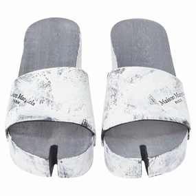 Comfort For Outdoors Trendy Maison Margiela Tabi painted cone heel wooden clog sandal