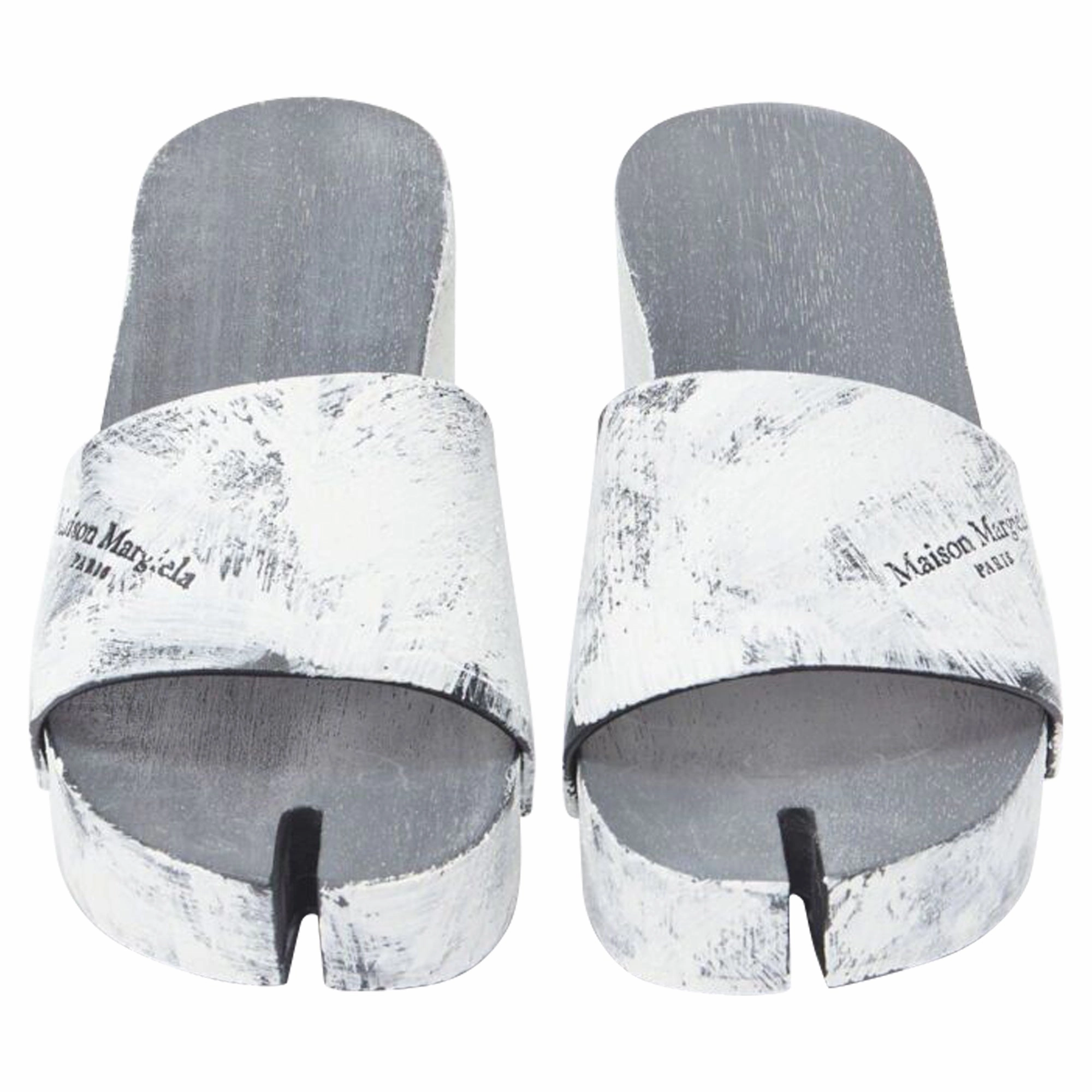 Comfort For Outdoors Trendy Maison Margiela Tabi painted cone heel wooden clog sandal