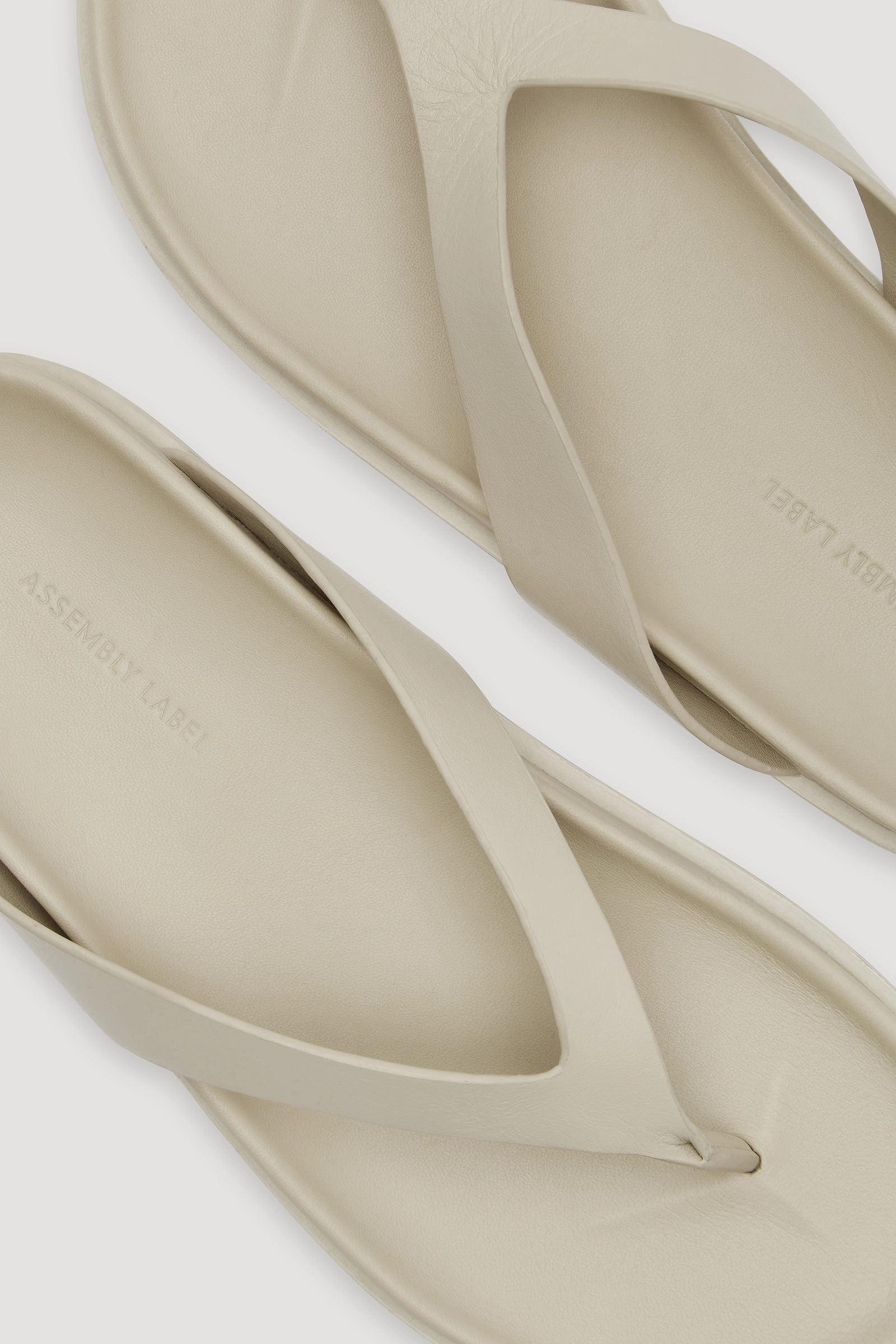 Mela Leather Thong Airflow channels Laidback Look