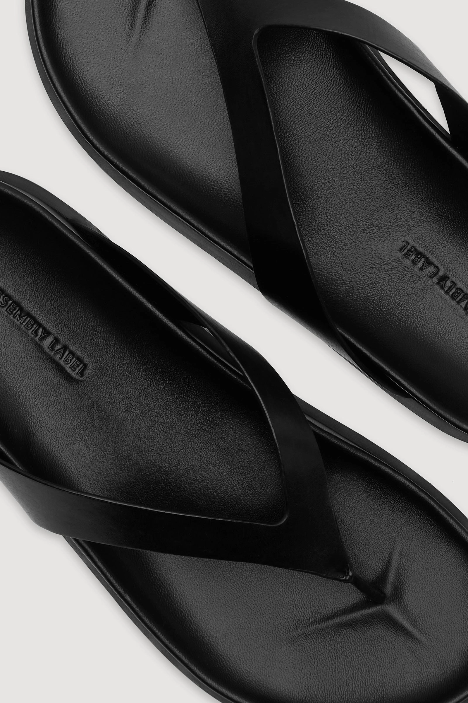 Weather Resistant Material Rain Light Mela Leather Thong