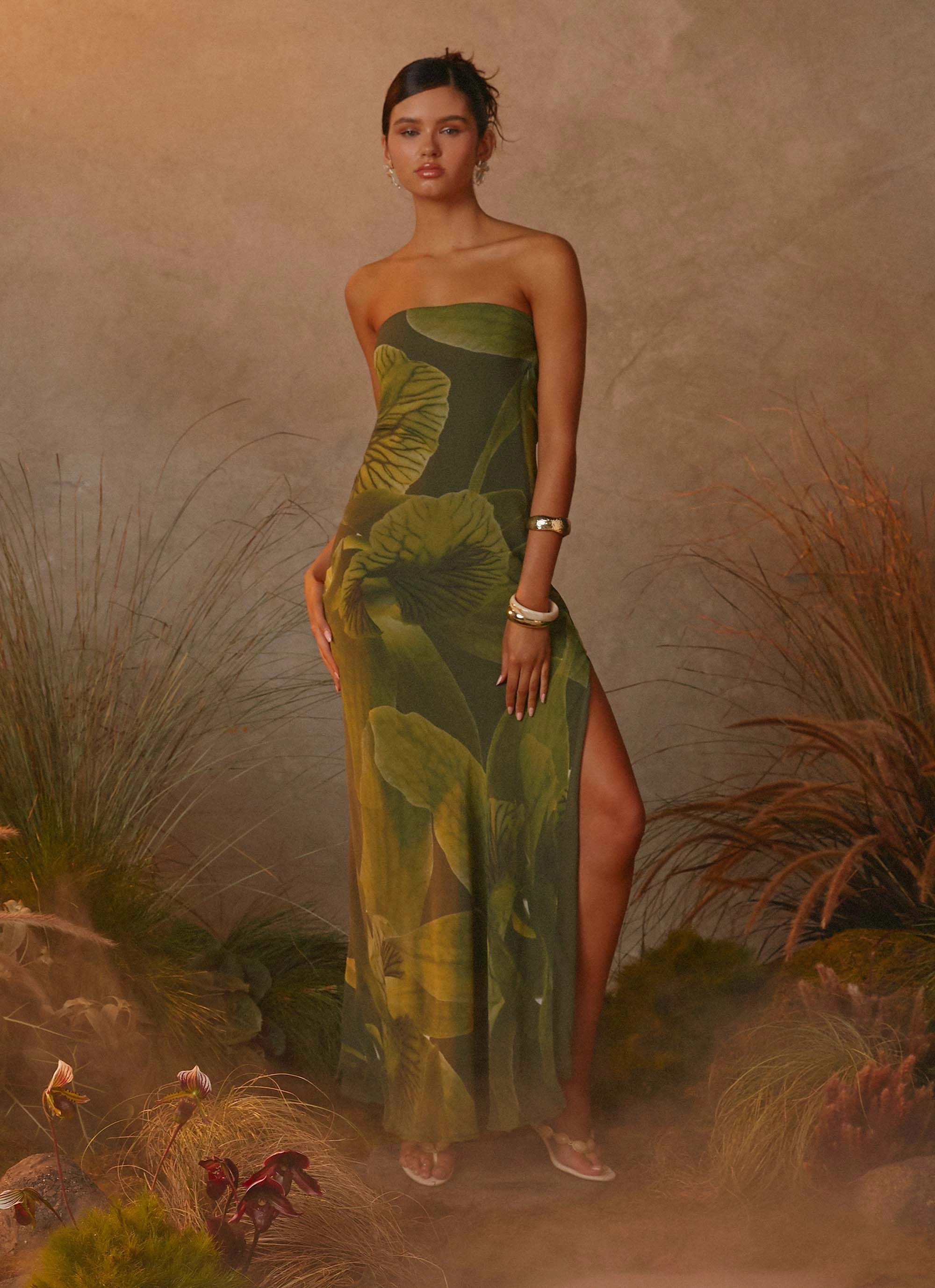 single wear Hip-Flattering Nettle Maxi Dress - Tropic Floral