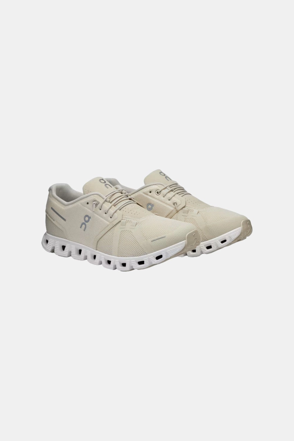 Perfect Grip On Running Mens Cloud 5 Sneakers in Cream Sand
