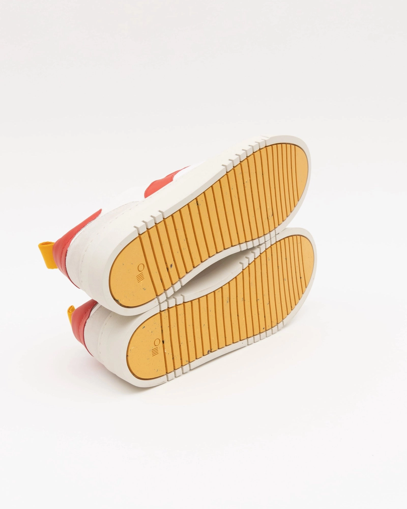 Oncept Lagos in Retro Red Lateral Support Frame