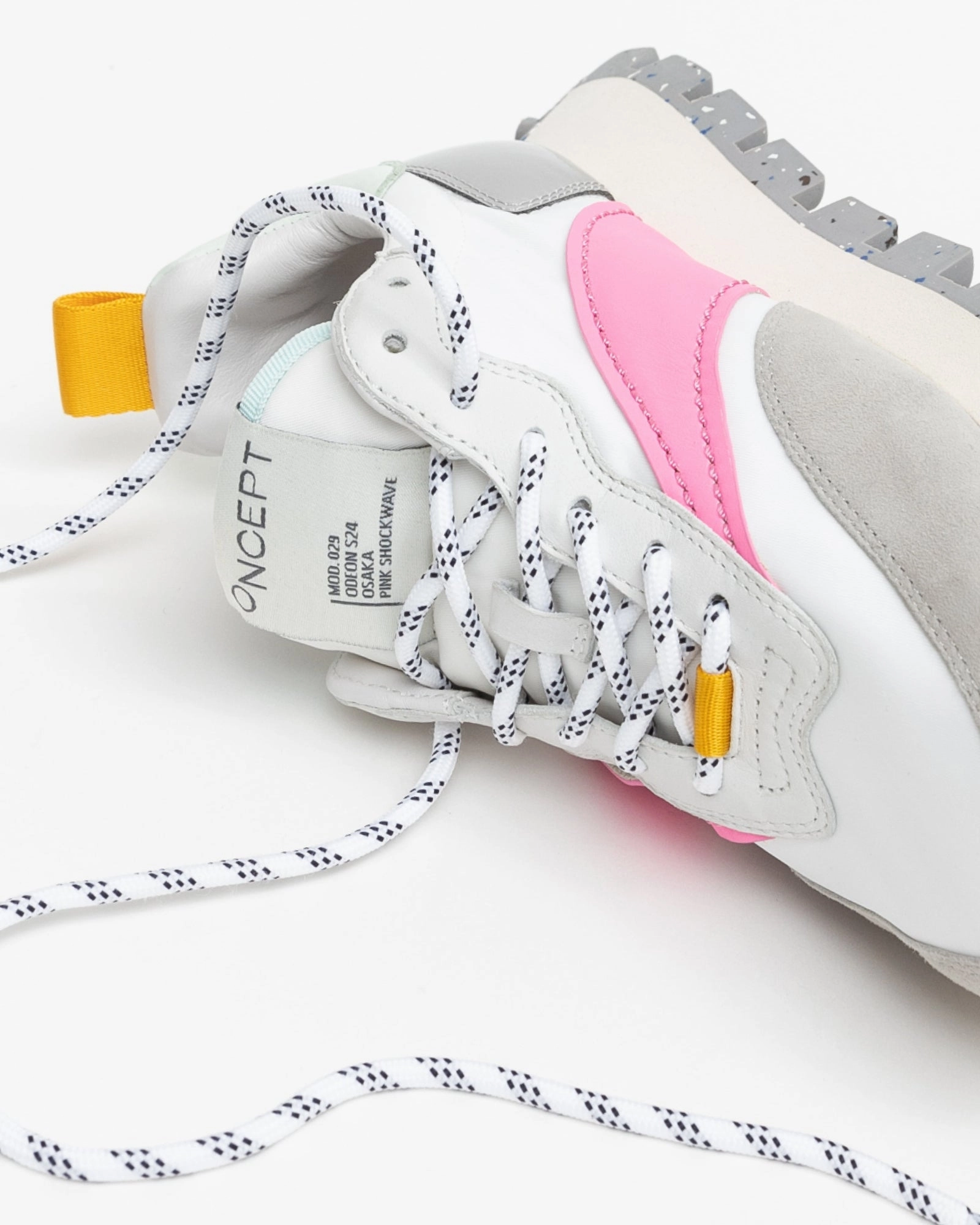 Hyperlock Heel Oncept Osaka Snaekers in Pink Shockwave