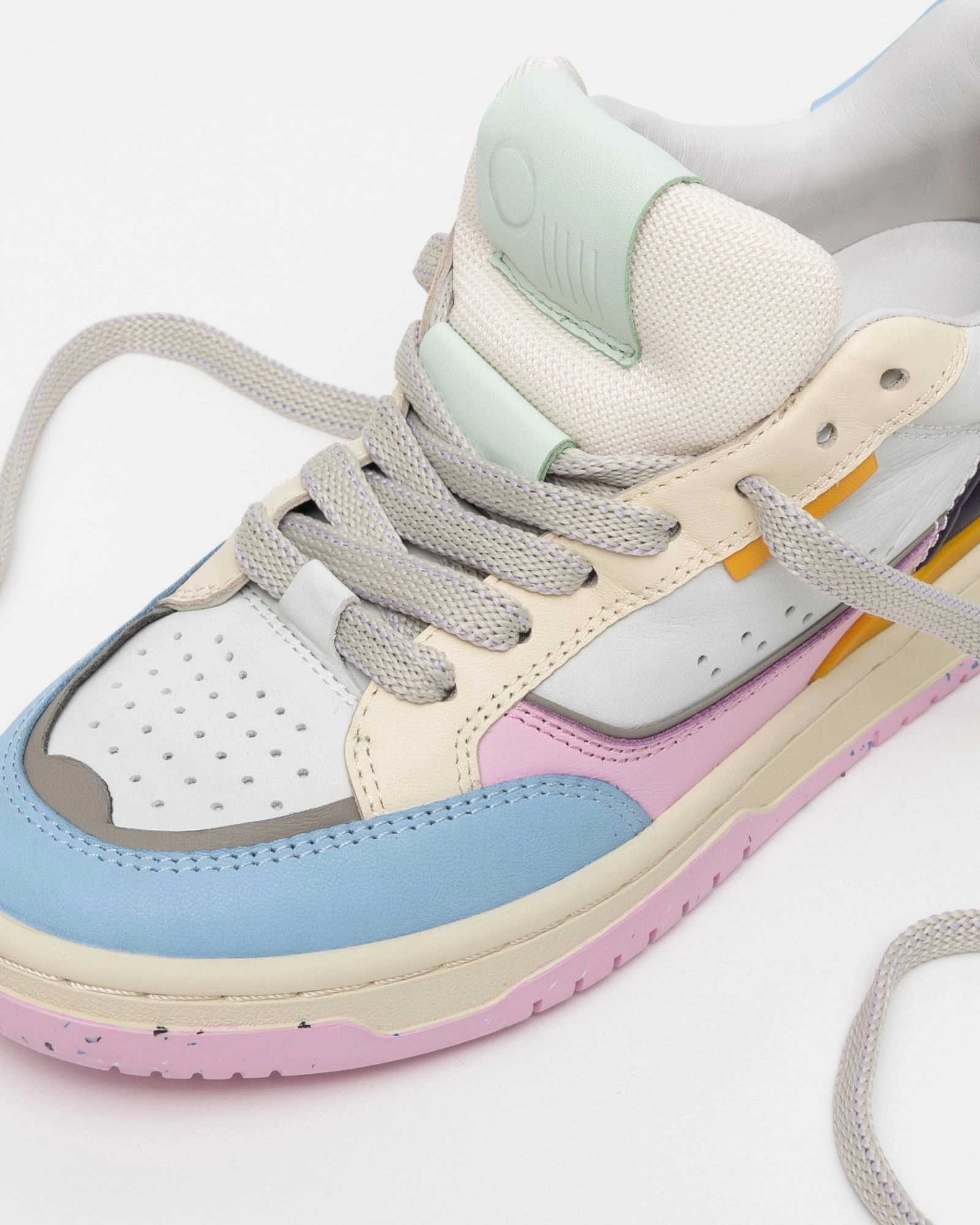 Oncept Paris Sneakers in Orchid Multi comfortable top Outfit Blend