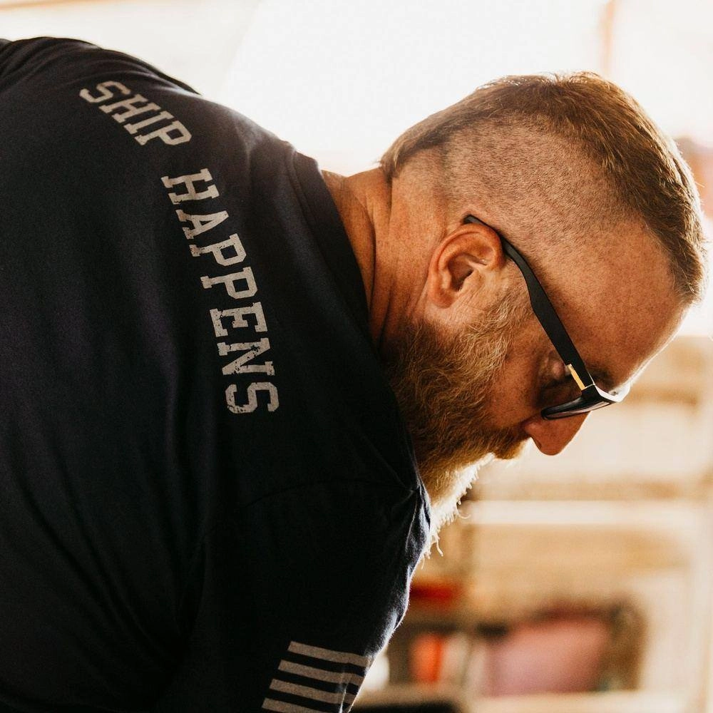 USN - Ship Happens 2.0 T-Shirt - Navy Perfect Fit Wear Heather Jersey Material