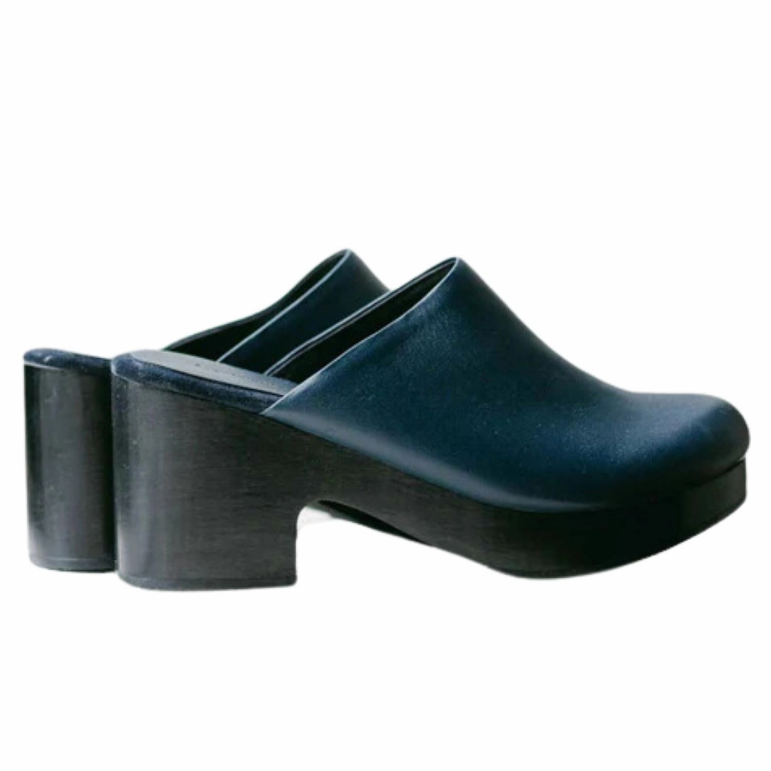 Blaring Clog In Navy Quick Comfort Sandals Mesh Lining