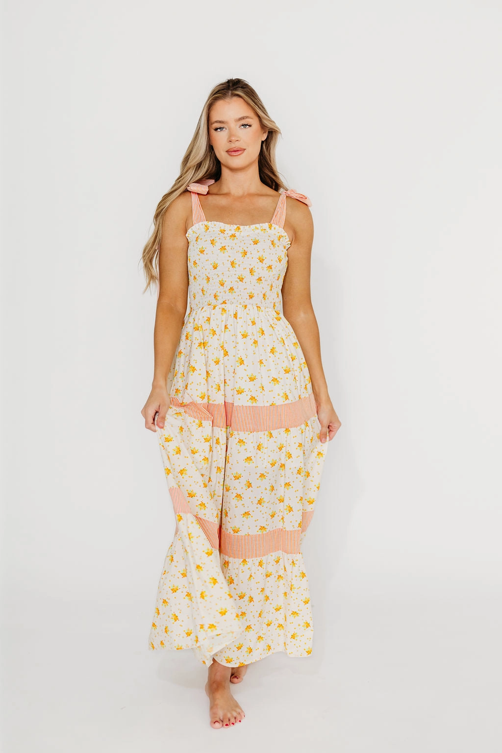 Gift-Worthy Vida Floral Maxi Dress in White/Orange