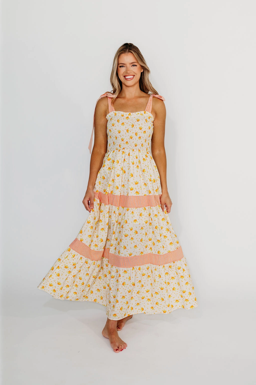 Vida Floral Maxi Dress in White/Orange Self Power Easy Match