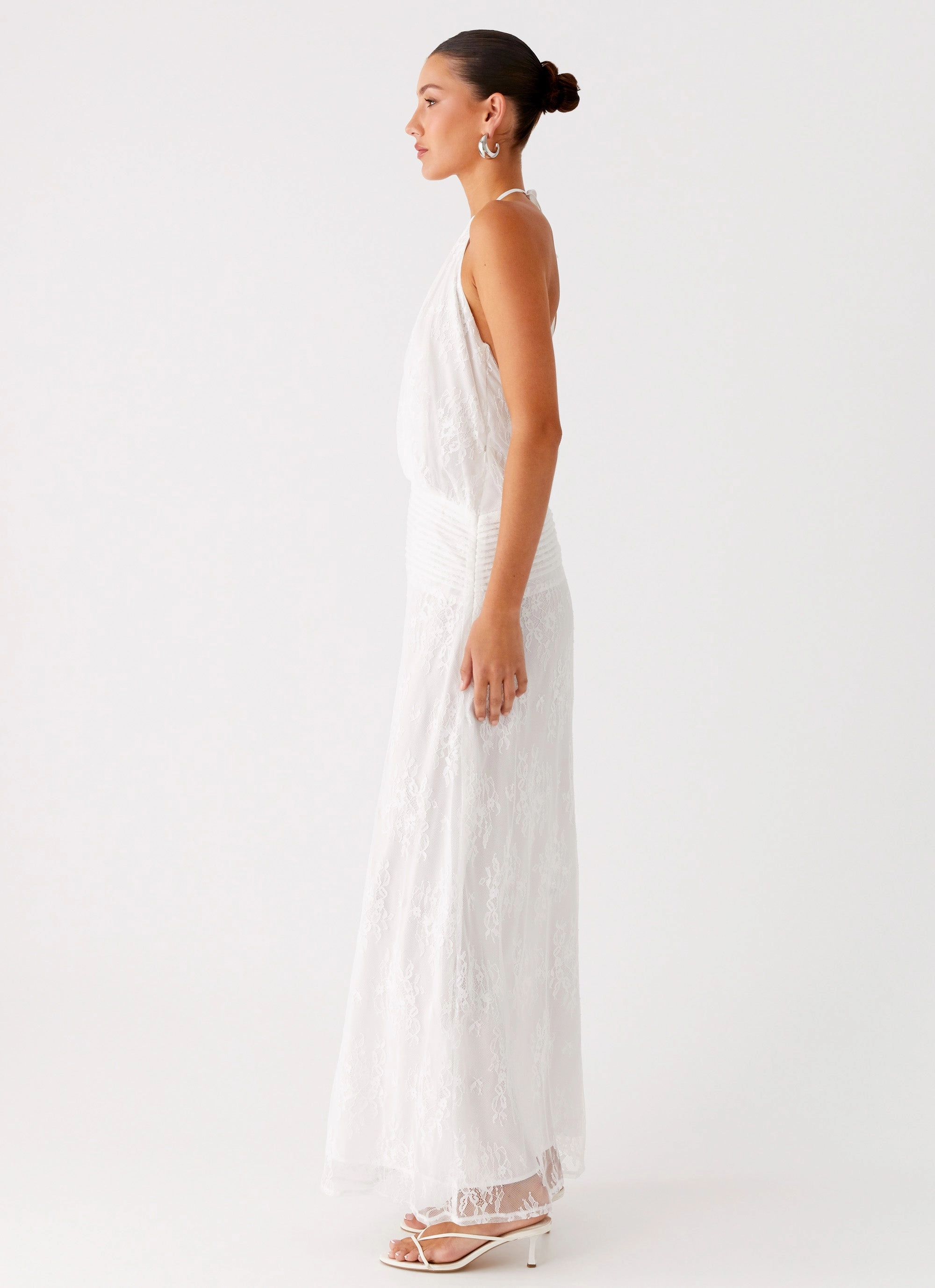 Leg-Lengthening Loose Flow Reinhart Halter Maxi Dress - White