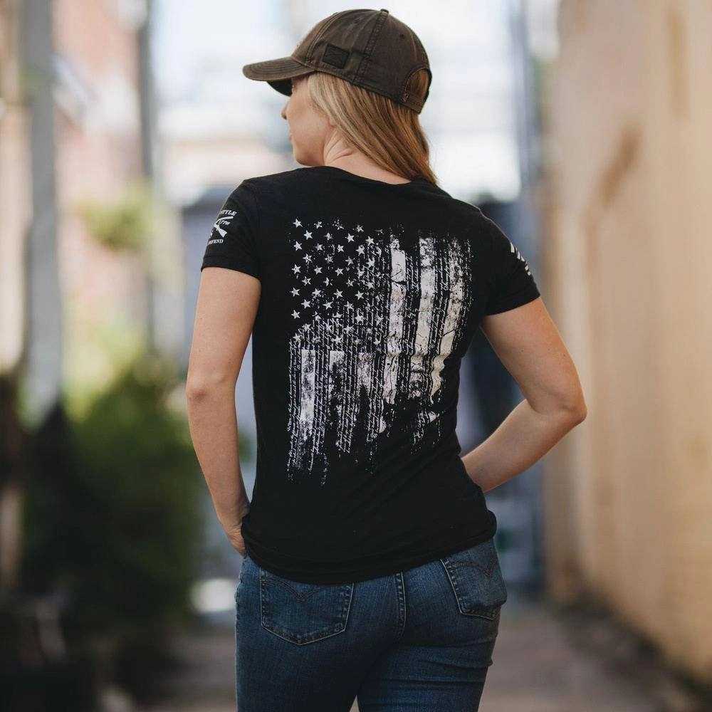 Everyday Style Trend Women's 1776 Flag V-Neck - Black