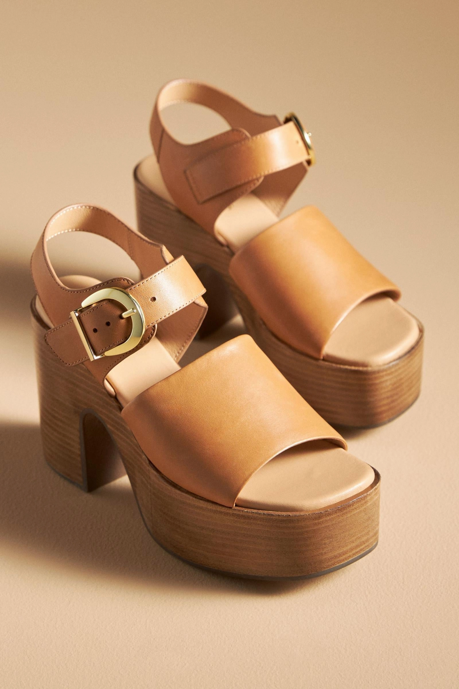 Seychelles Mosh Pit Platform Sandals in Tan suede upper TractionOutsole