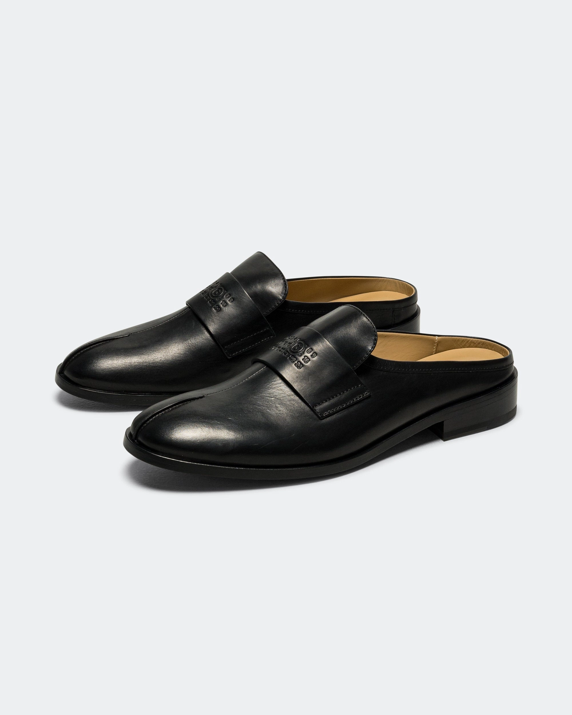 Shiny Leather Slipper - Black skin friendly