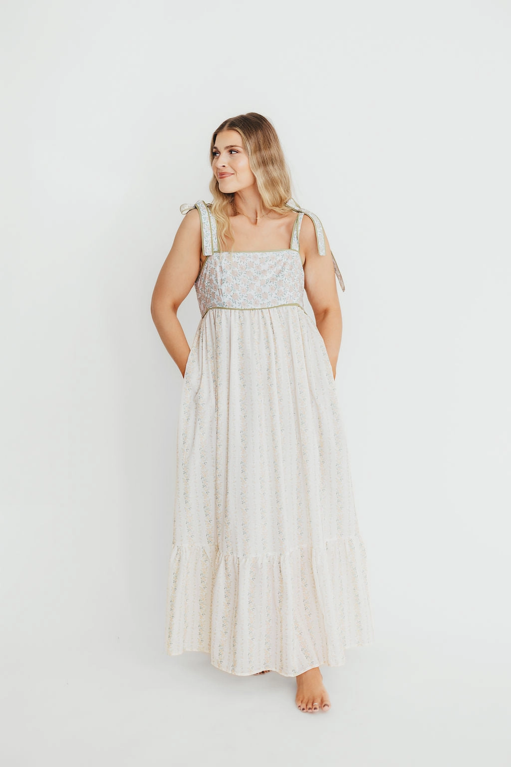 WideCollarDesign Elegant Tailoring Kelly Adjustable Tie Maxi Dress in Pale Peach Floral