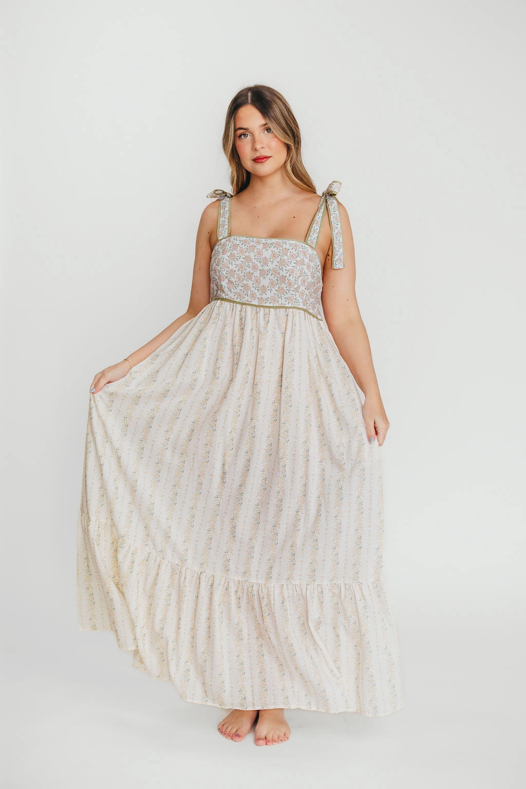 Edgy-Look City Layer Kelly Adjustable Tie Maxi Dress in Pale Peach Floral