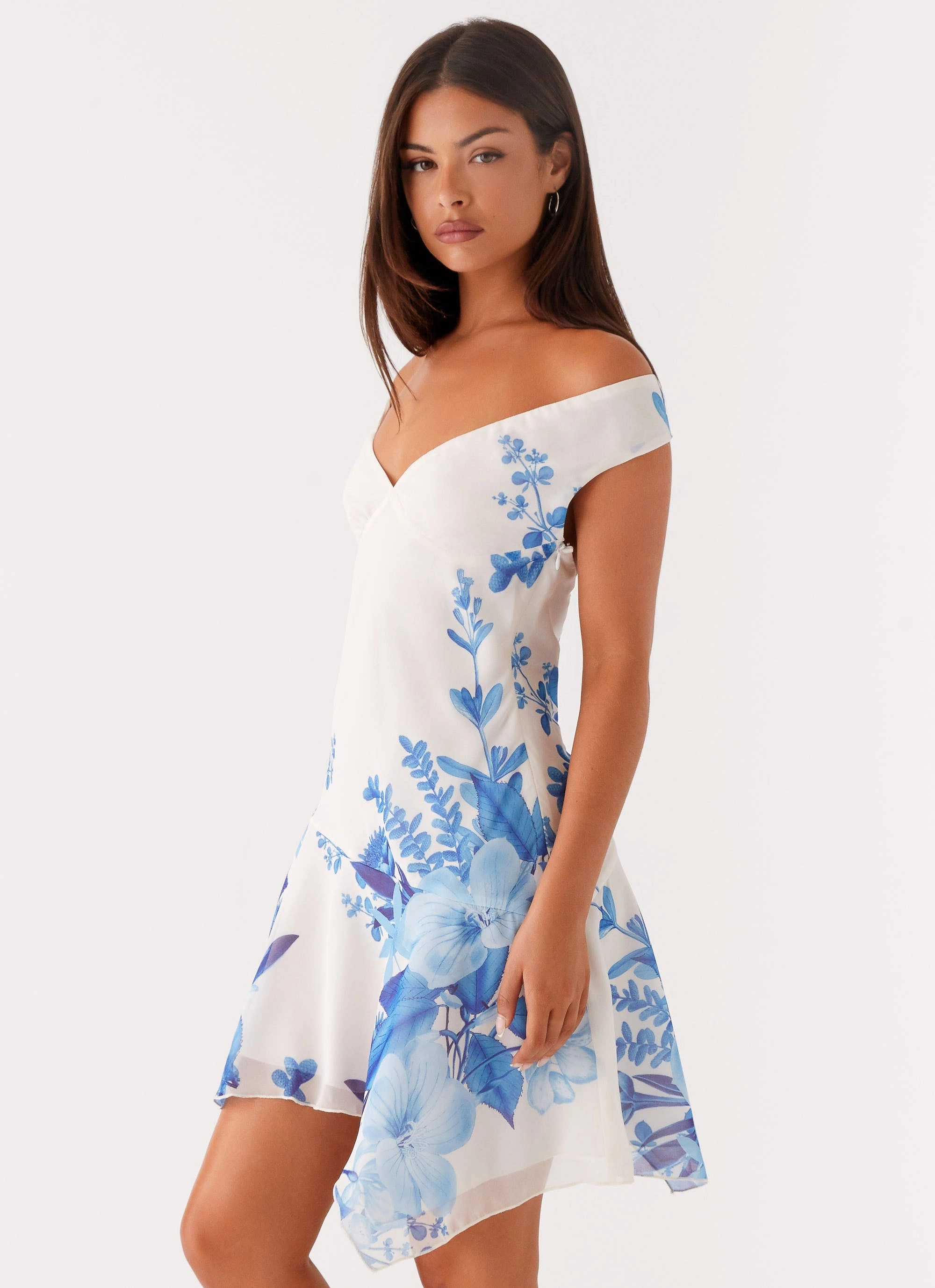 Alma Mini Dress - Blue Floral Print Comfy and Elegant Mid Fit