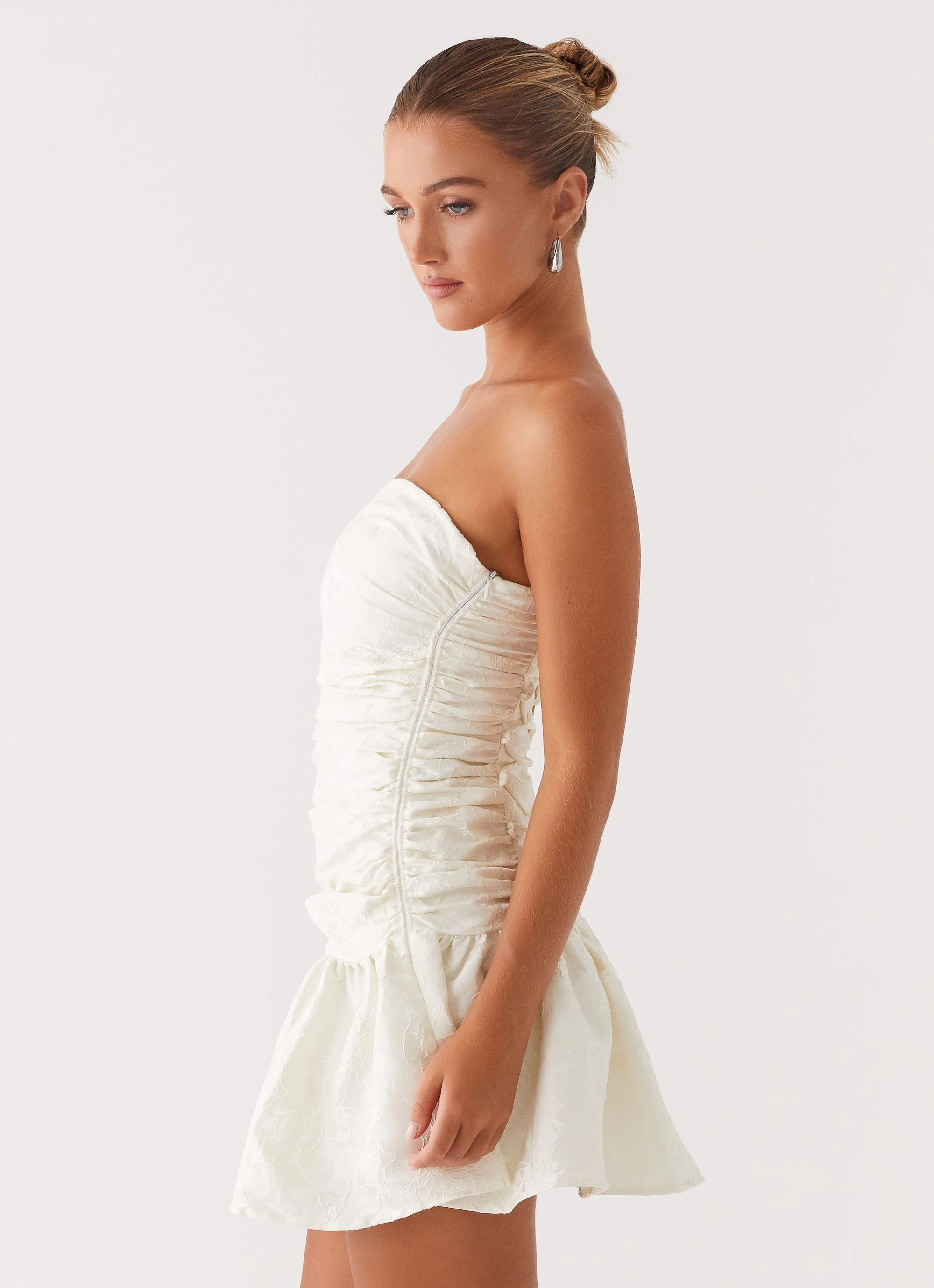 Collar Accent Fashionable Fit Ray Of Light Mini Dress - White