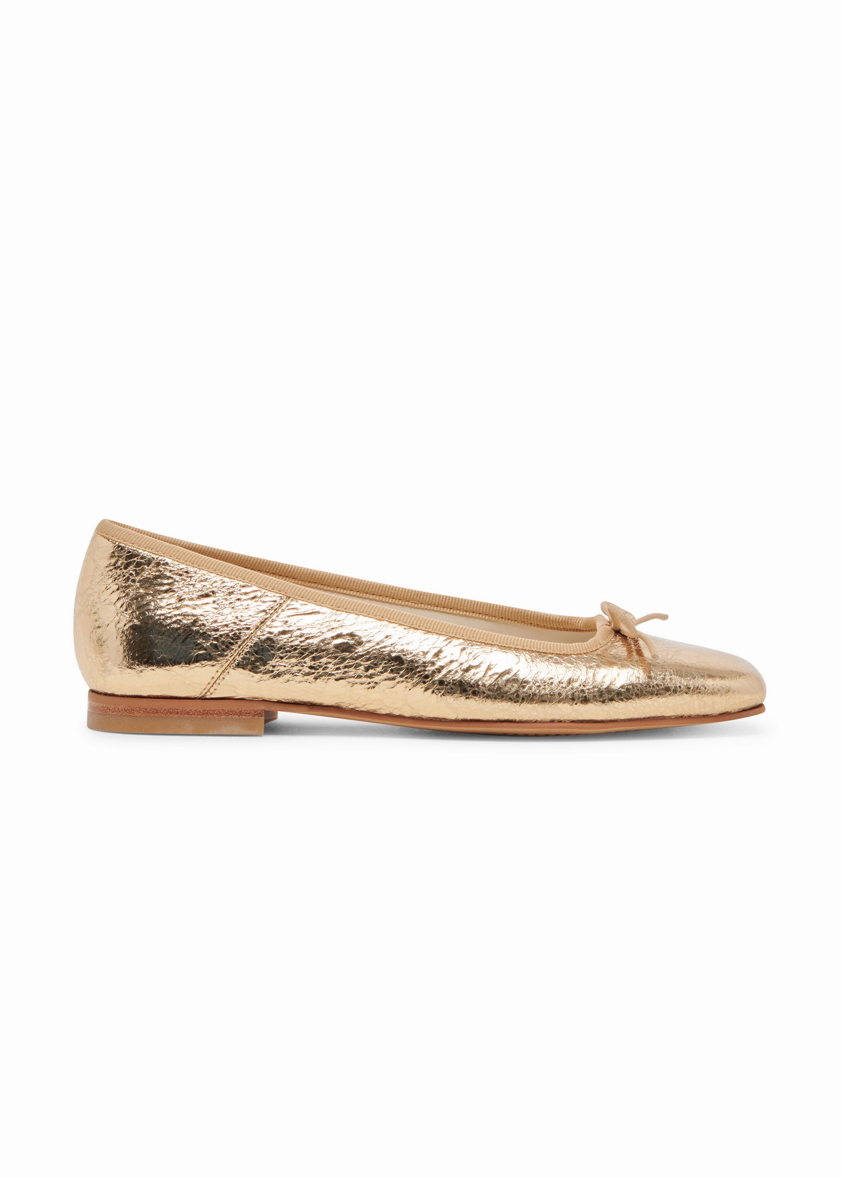 Anisa Flat - Gold Low Top Style Timeless Vibe