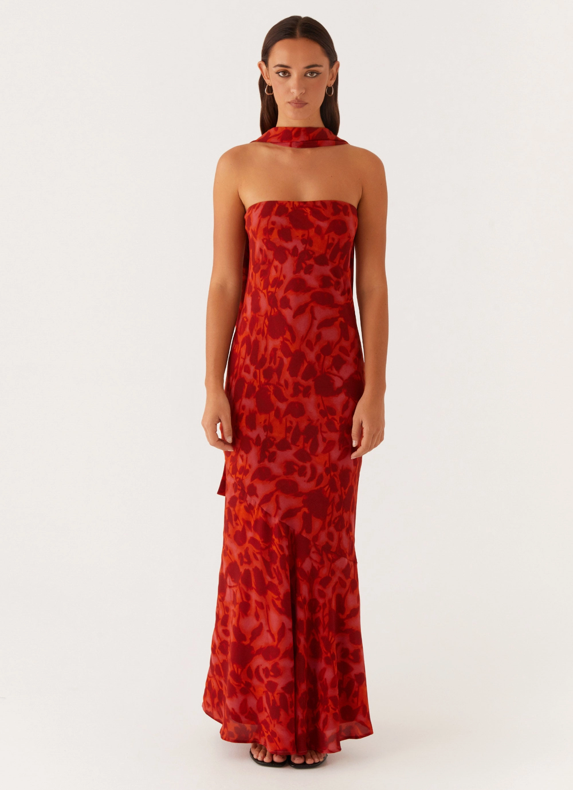 Clean Texture Under The Pagoda Maxi Dress - Deep Red Floral