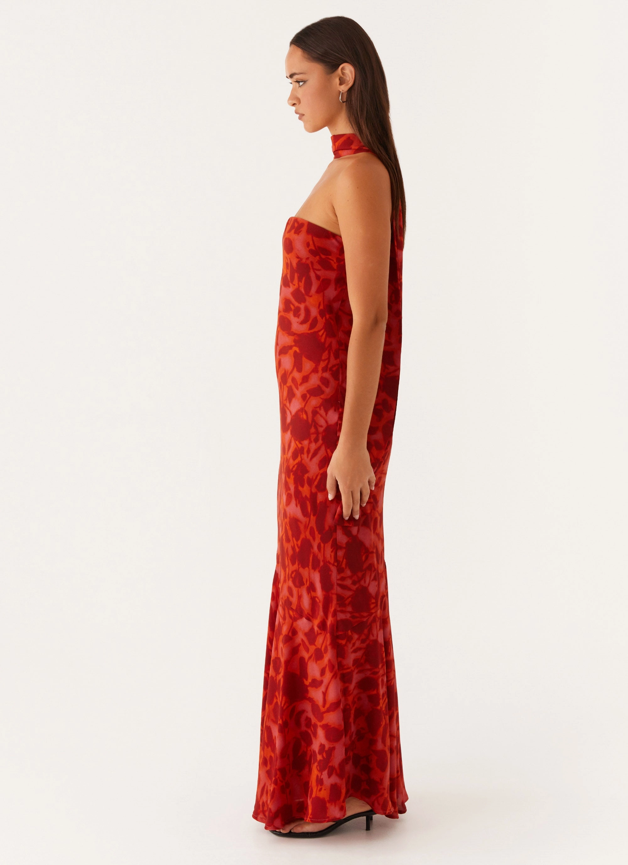 Under The Pagoda Maxi Dress - Deep Red Floral Compressible Fitted Look